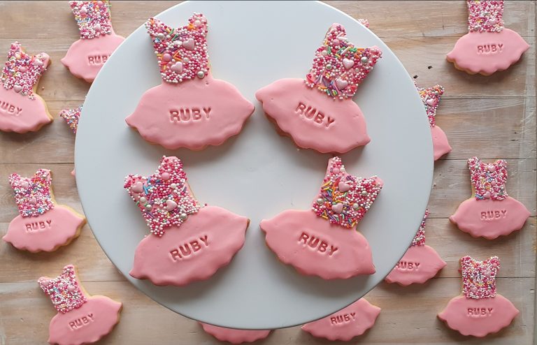Pretty Little Bakes